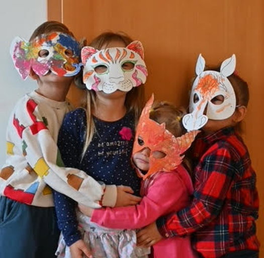 joc-cu-masti-3-la-gradinita-sunkids.jpg